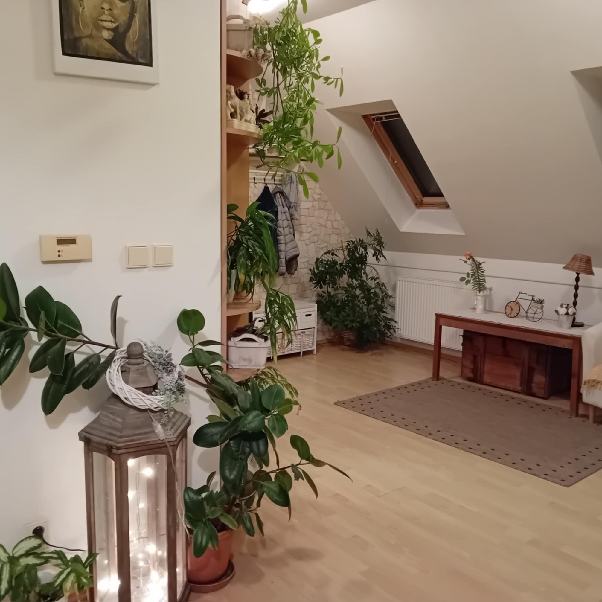Útulný podkrovní byt k pronájmu 2+kk s balkonem v Bílovicích nad Svitavou